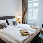 Gutshotel Weingut Schloss Reinhartshausen *