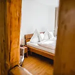Hotel Gutshotel Weingut Schloss Reinhartshausen *