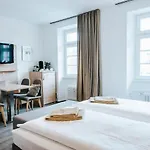 Gutshotel Weingut Schloss Reinhartshausen *
