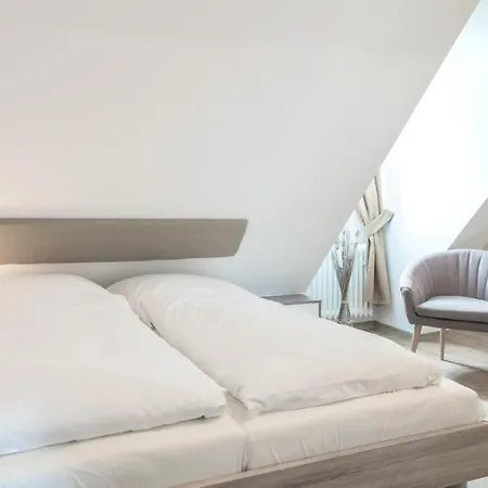 Hotel Gutshotel Weingut Schloss Reinhartshausen *