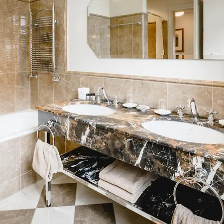 Gutshotel Weingut Schloss Reinhartshausen *