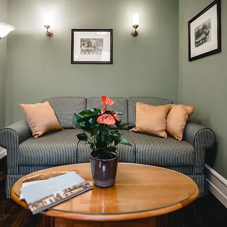 Gutshotel Weingut Schloss Reinhartshausen * 엘트빌레