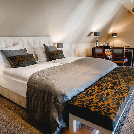 Gutshotel Weingut Schloss Reinhartshausen * 엘트빌레