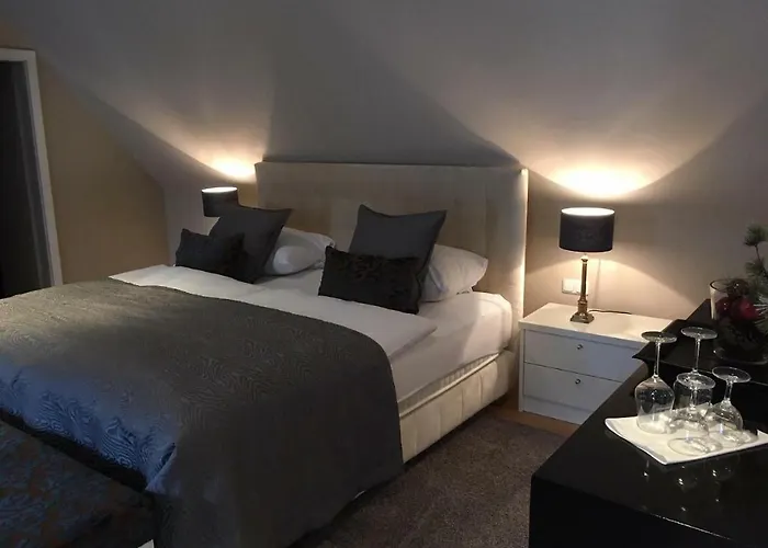 Gutshotel Weingut Schloss Reinhartshausen Hotel *