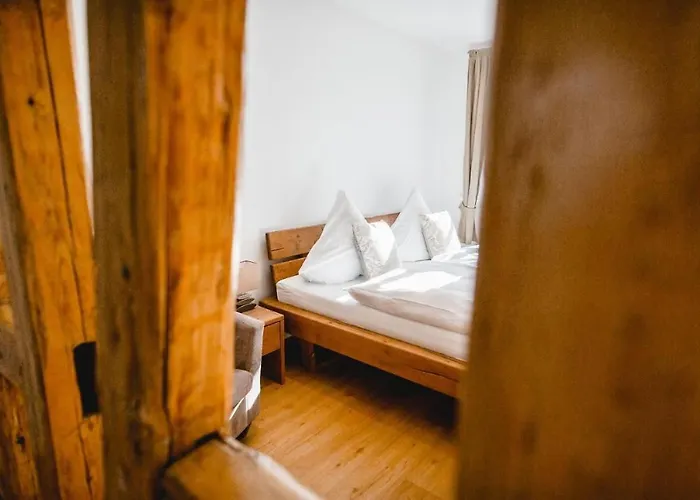 Hotel Gutshotel Weingut Schloss Reinhartshausen *