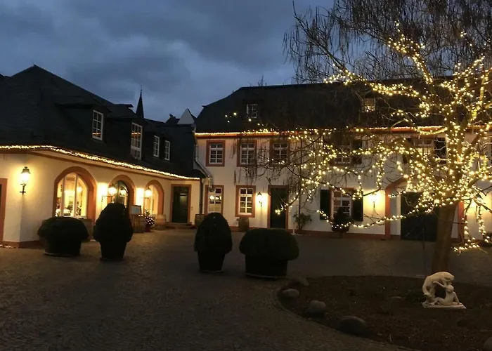 Gutshotel Weingut Schloss Reinhartshausen * 엘트빌레