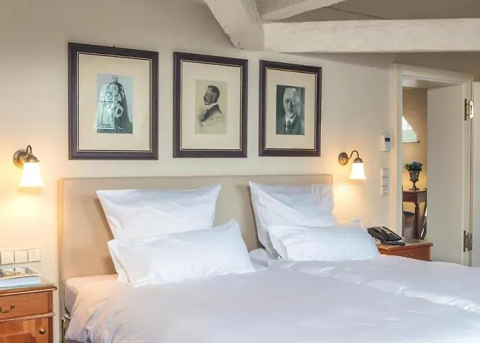 Gutshotel Weingut Schloss Reinhartshausen 호텔 *