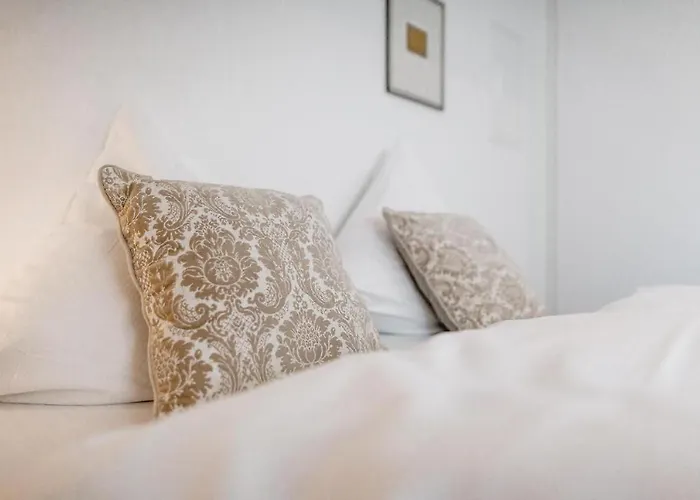 Hotel Gutshotel Weingut Schloss Reinhartshausen *