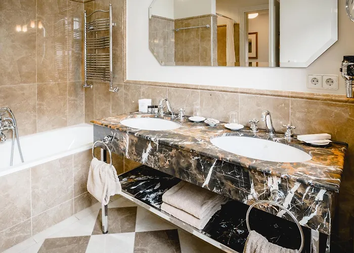 Gutshotel Weingut Schloss Reinhartshausen *