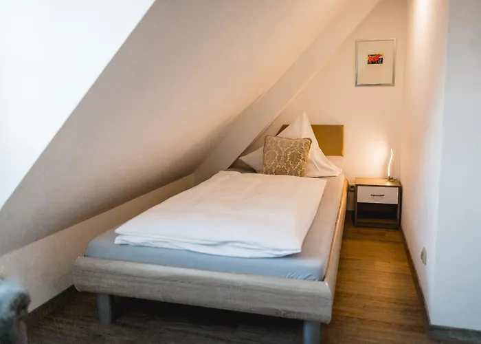 Gutshotel Weingut Schloss Reinhartshausen 호텔